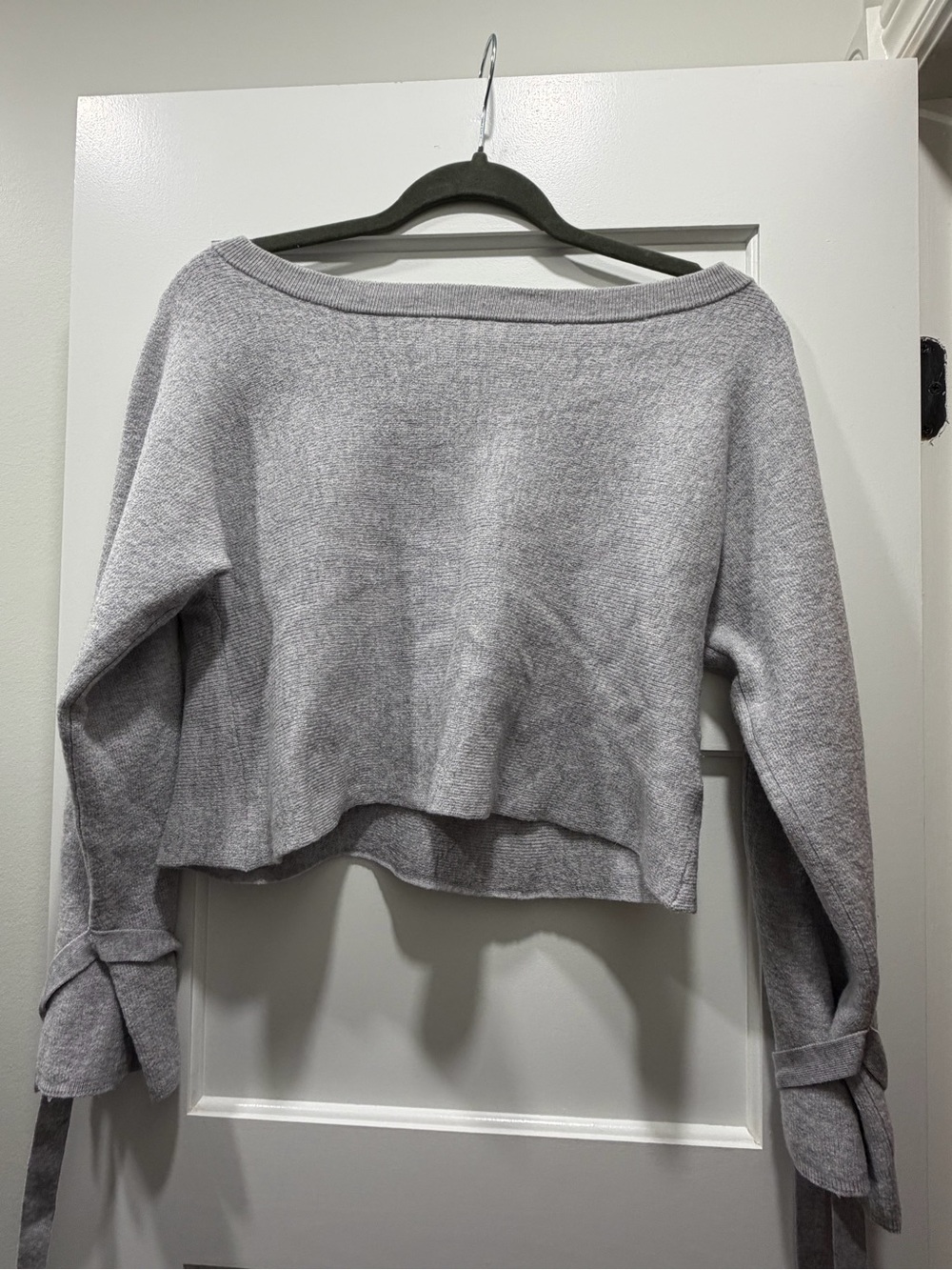 Wilfred Light Gray Off‑the‑Shoulder Knit Sweater